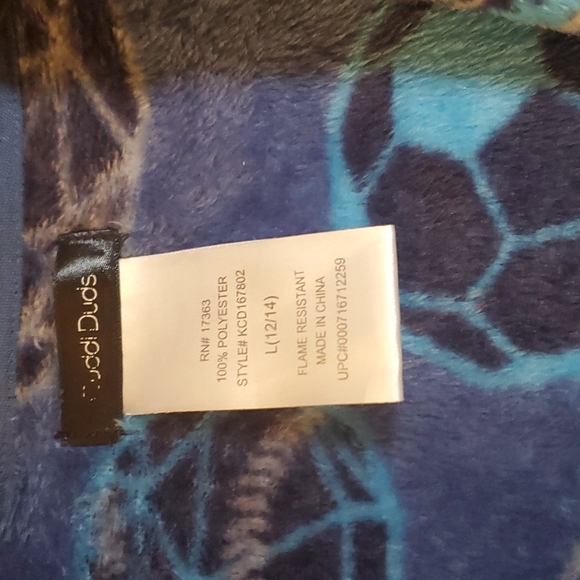 Super soft sports robe, size 12/14 youth - Picture 3 of 3